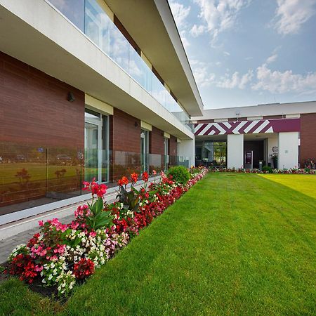 Outlet Hotel Polgar ภายนอก รูปภาพ