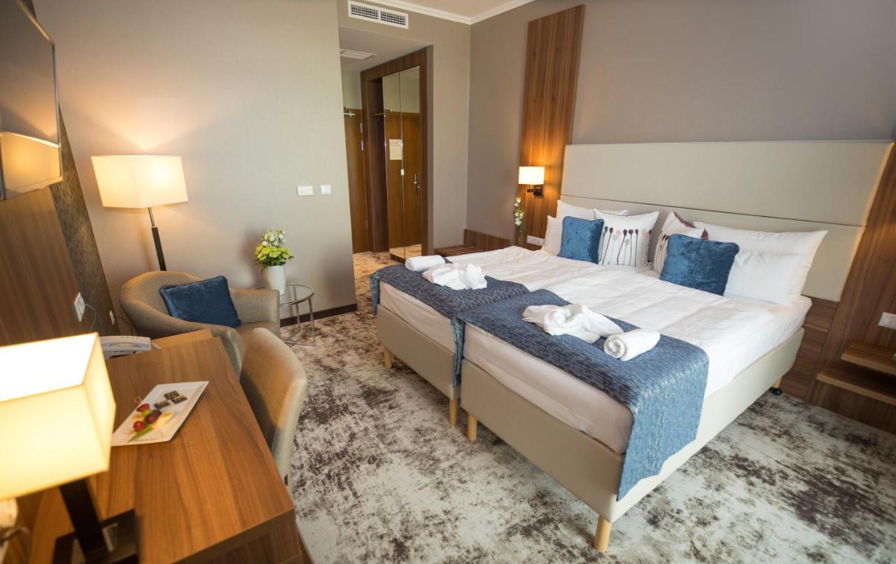 Outlet Hotel Polgar ภายนอก รูปภาพ