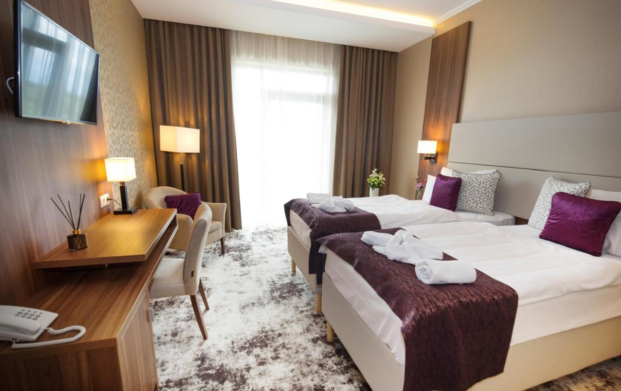 Outlet Hotel Polgar ภายนอก รูปภาพ